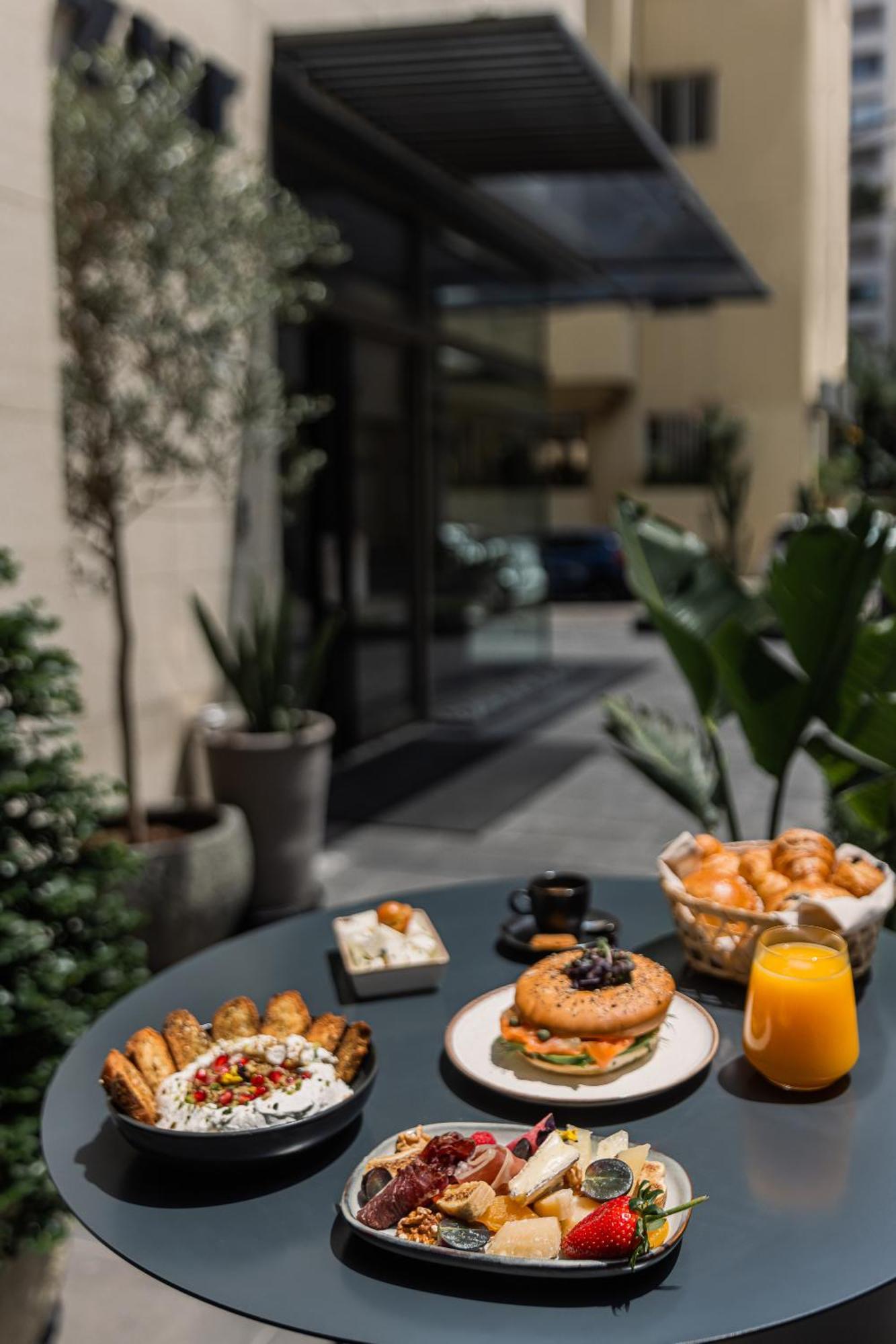 Zur Studios And Suites Beirut Esterno foto
